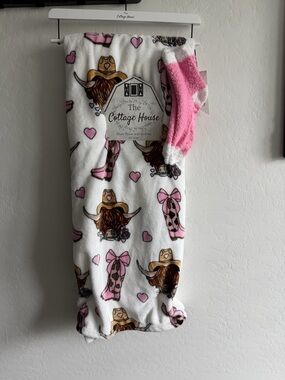 The Cottage House Plush Throw with Pink Heart Cowgirl Print and cozy socks set